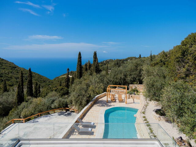 Una Gemma Unica a Makrades