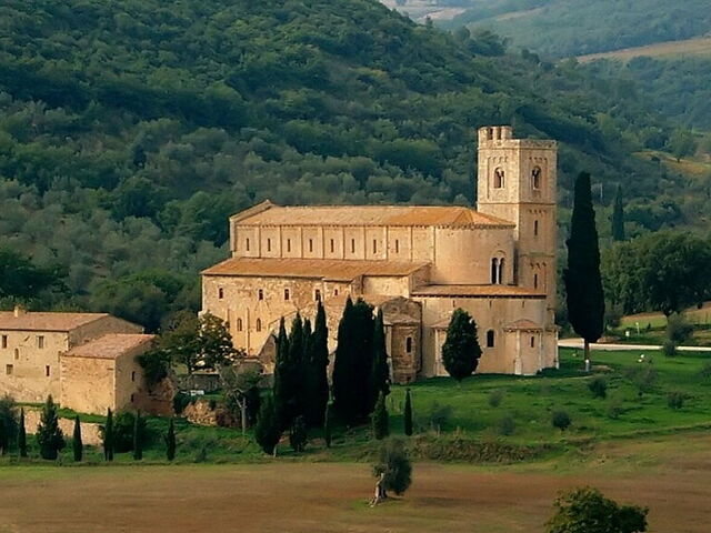 L'Abbazia di Sant'Antimo: un Luogo Magico da Visitare a Montalcino