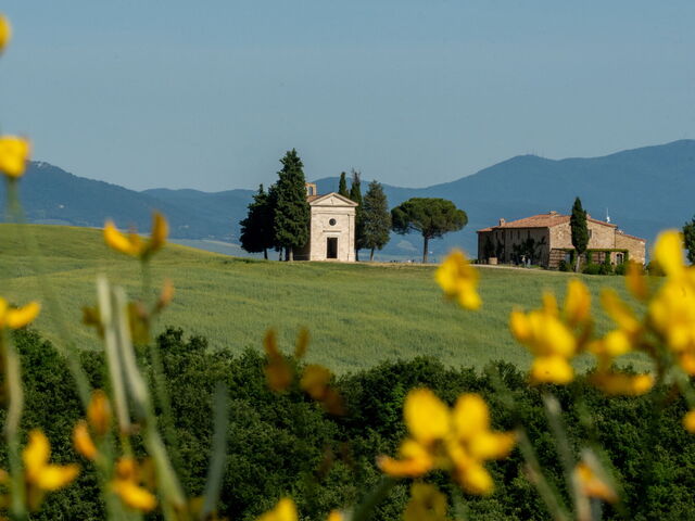 Un itinerario tra riti antichi e primavera toscana