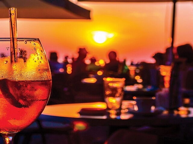 I Migliori Luoghi della Movida Estiva in Italia