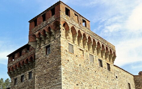 Mistero, magia e fantasmi: il Castello di Lari