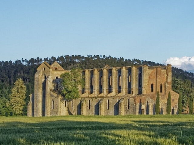 La magica leggenda della spada nella roccia di San Galgano