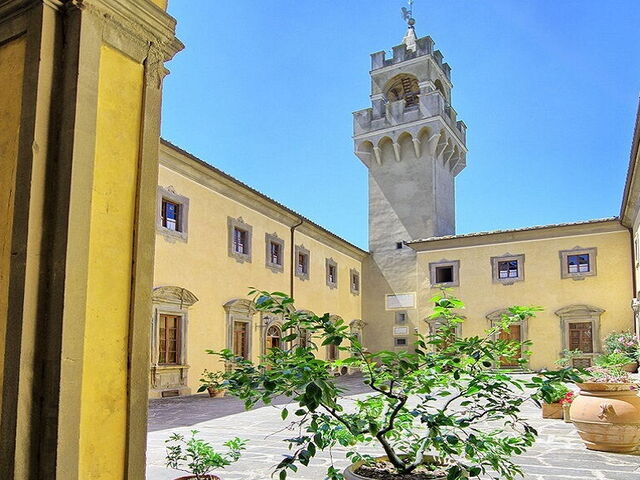 L'Incredibile Storia Del Castello Di Montegufoni