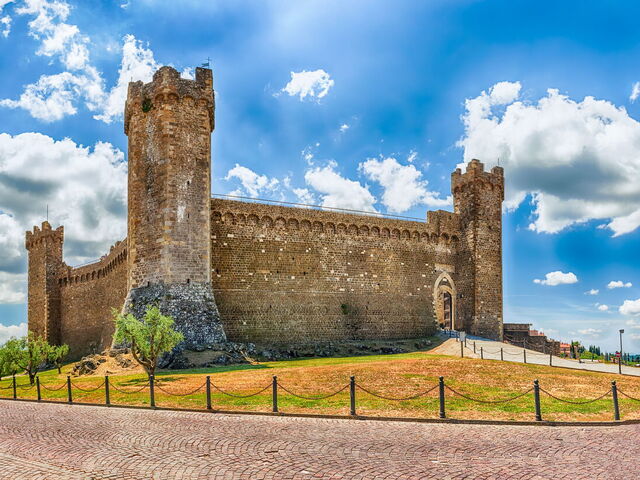 Montalcino: Vino Brunello, storia e arte