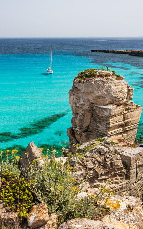 Il gioiello delle Egadi tra acque cristalline e charme autentico