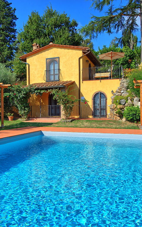 Casa Rossa: all'aperto, Esterni, Giardino, Piscina