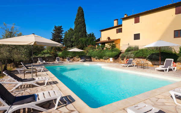 Pozzo dei Desideri: all'aperto, Esterni, Piscina