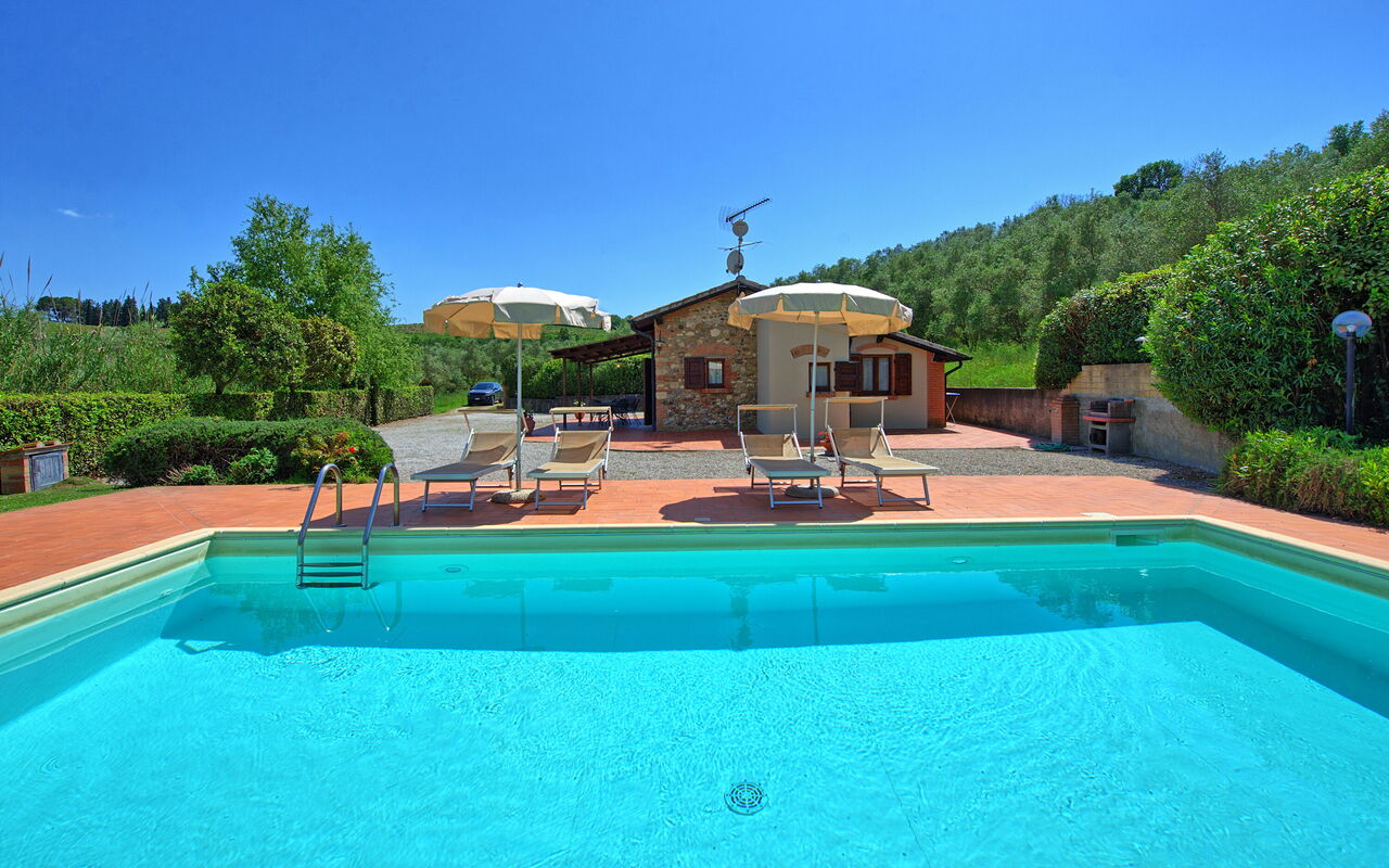 Cuccardino: all'aperto, Piscina
