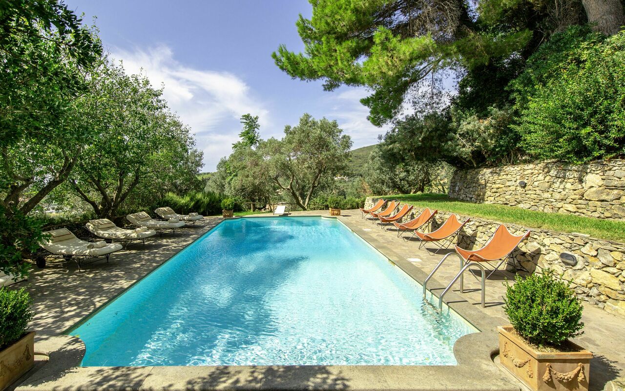 Castello Leopoldo: Giardino, Piscina