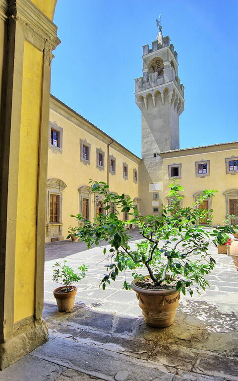 Montegufoni: all'aperto, Esterni