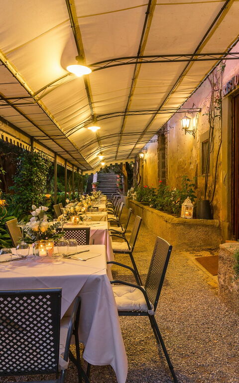 Montegufoni: Balcone / Terrazza / Patio, Servizi