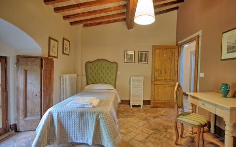 Alloggio Montegufoni 19b: Camera da letto