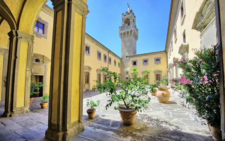 Montegufoni: all'aperto, Esterni