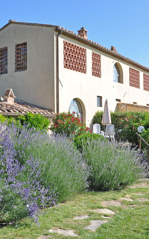 I Glicini: all'aperto, Esterni