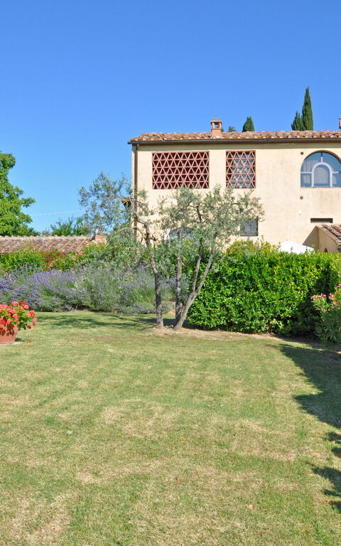 I Glicini: all'aperto, Esterni