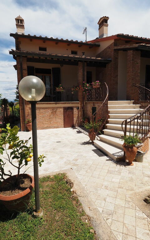 Casa Spina: all'aperto, Esterni