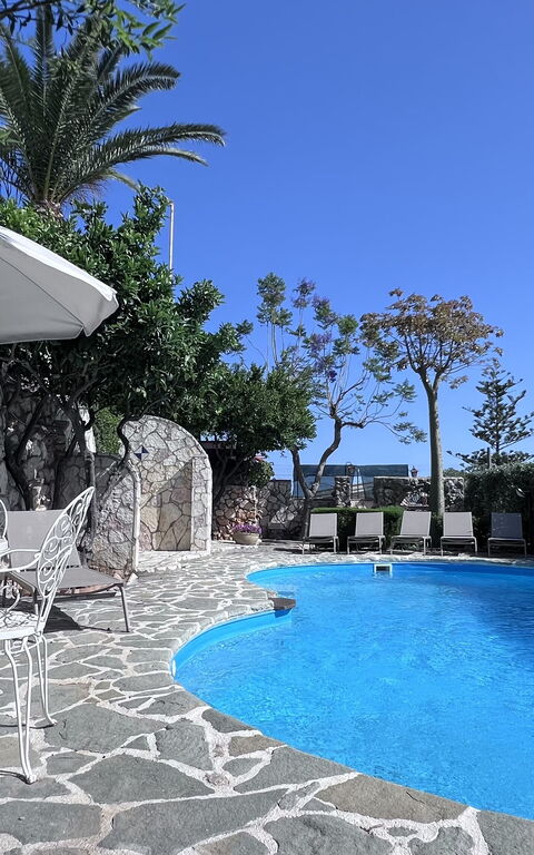 Castellammare: Esterni, Piscina