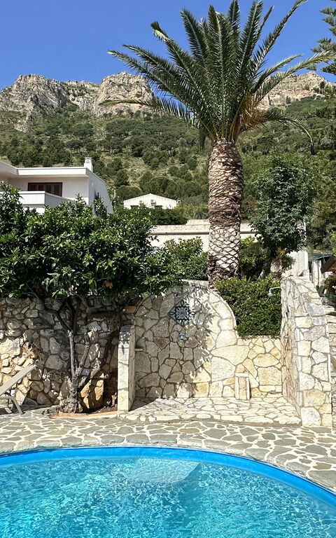 Castellammare: Esterni, Piscina