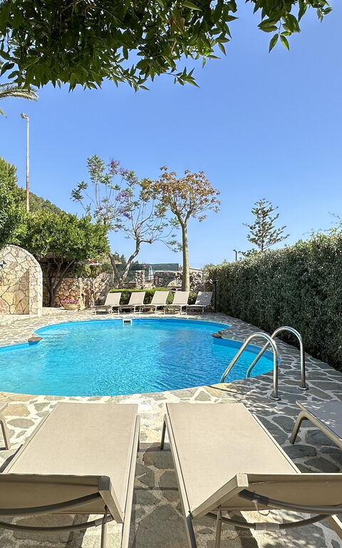 Castellammare: Esterni, Piscina