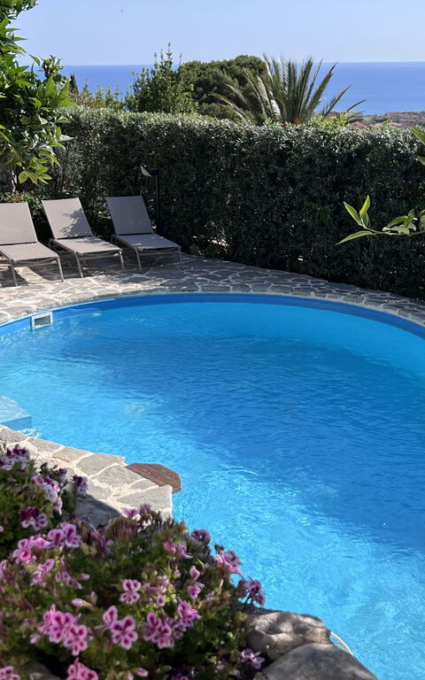 Castellammare: Esterni, Piscina