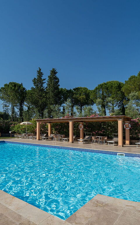 Montelopio: all'aperto, Esterni, Piscina