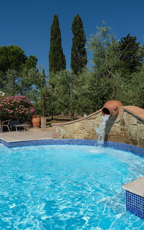 Montelopio: all'aperto, Esterni, Piscina