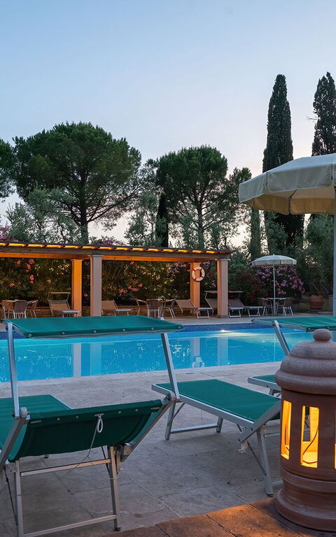 Montelopio: all'aperto, Esterni, Piscina