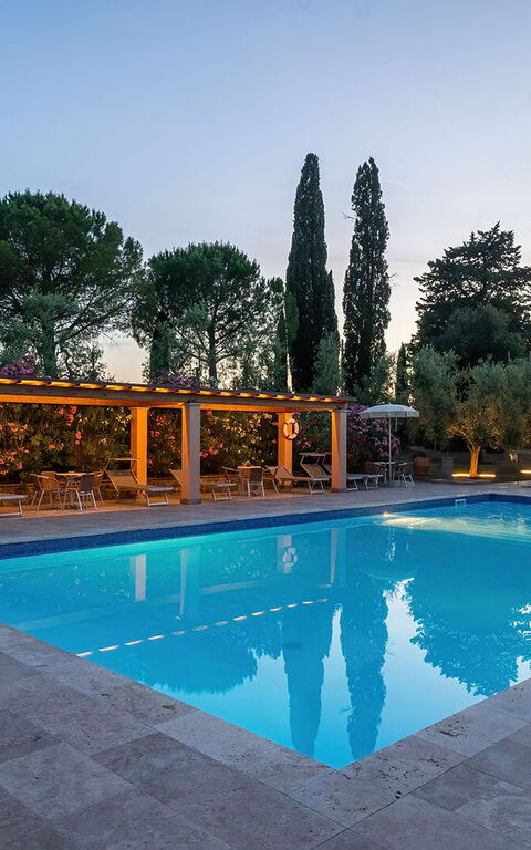 Montelopio: all'aperto, Esterni, Piscina