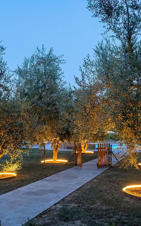 Montelopio: all'aperto, Esterni, Giardino