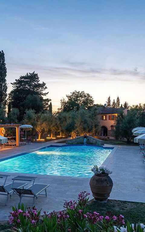 Montelopio: all'aperto, Esterni, Piscina