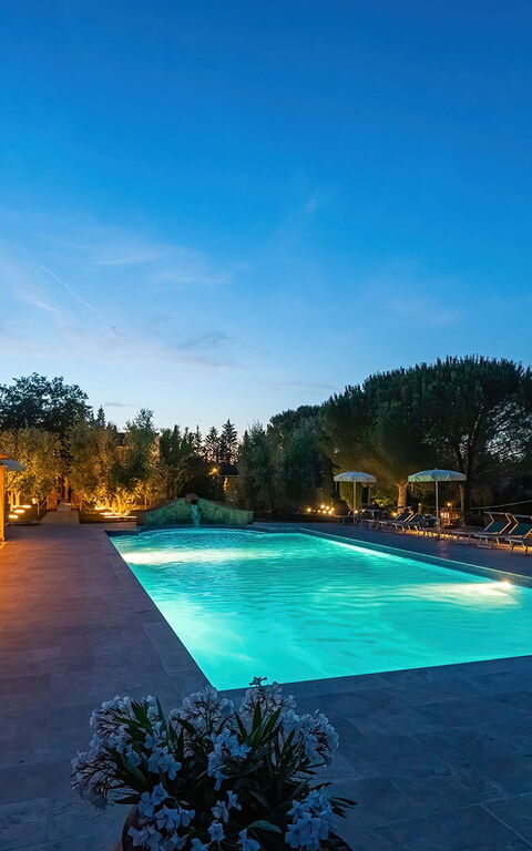 Montelopio: all'aperto, Esterni, Piscina