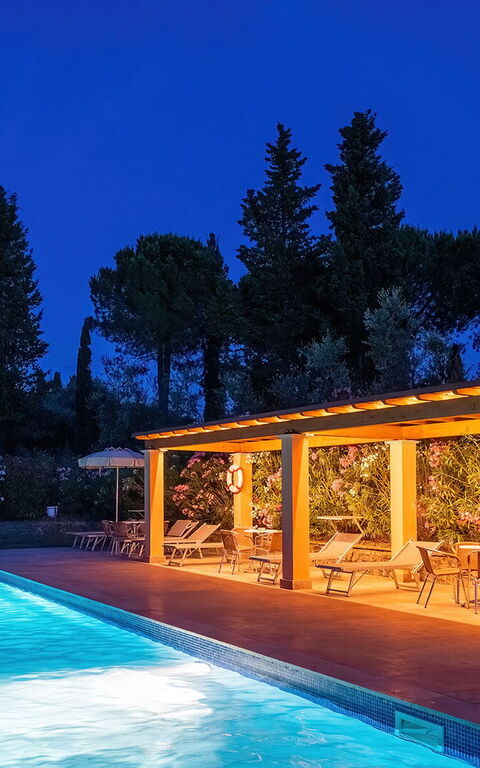 Montelopio: all'aperto, Esterni, Piscina