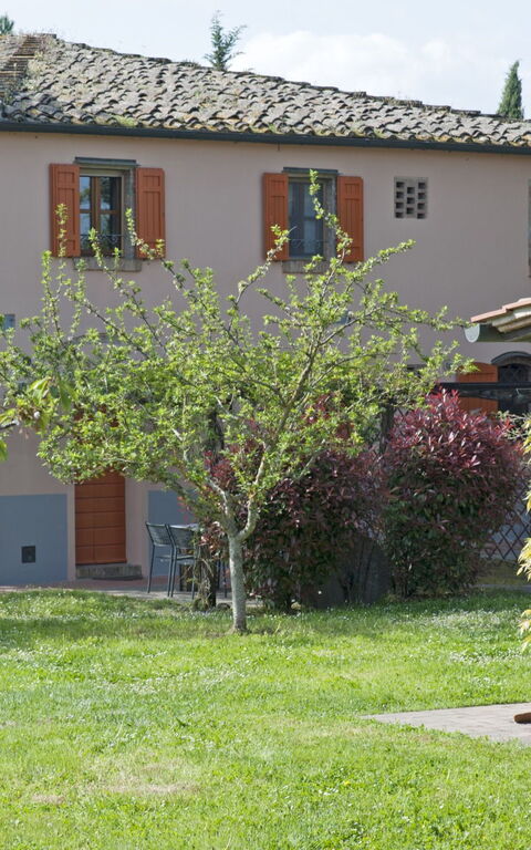 Montelopio: Esterni, Giardino