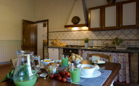 Alloggio Montelopio 7: Cucina, Sala da pranzo, Soggiorno