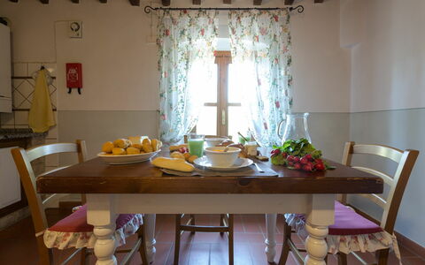 Alloggio Montelopio 7: Cucina, Sala da pranzo, Soggiorno