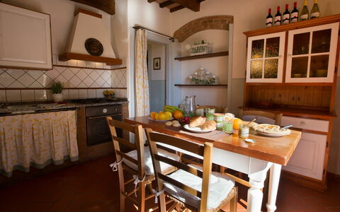 Alloggio Montelopio 2: Cucina, Sala da pranzo, Soggiorno