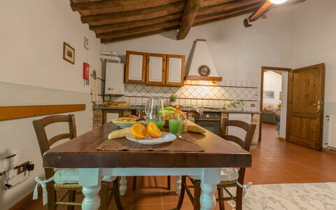 Alloggio Montelopio 8: Cucina, Sala da pranzo, Soggiorno