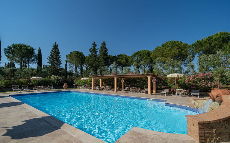 Montelopio: all'aperto, Esterni, Piscina