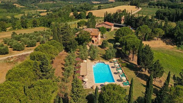 Montelopio: Piscina, Vista Panoramica