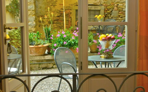 Alloggio Santo Agostino Glicine: all'aperto