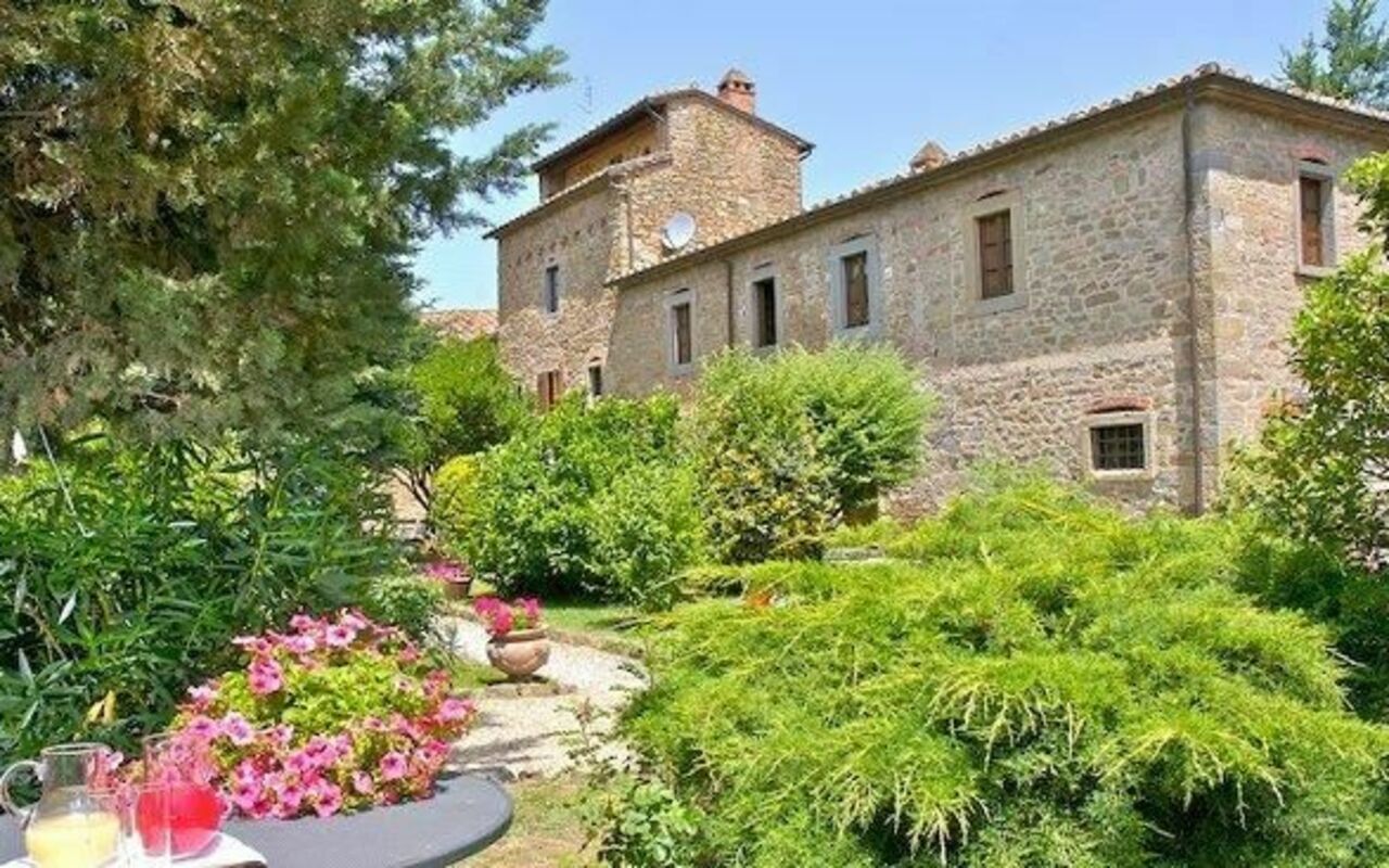 San Pietro: Esterni, Giardino