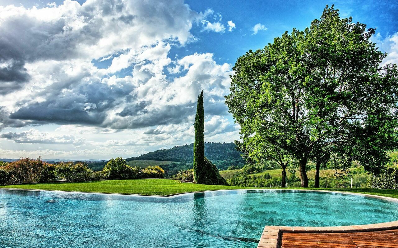 Villa Petrognano: Piscina, Vista Panoramica
