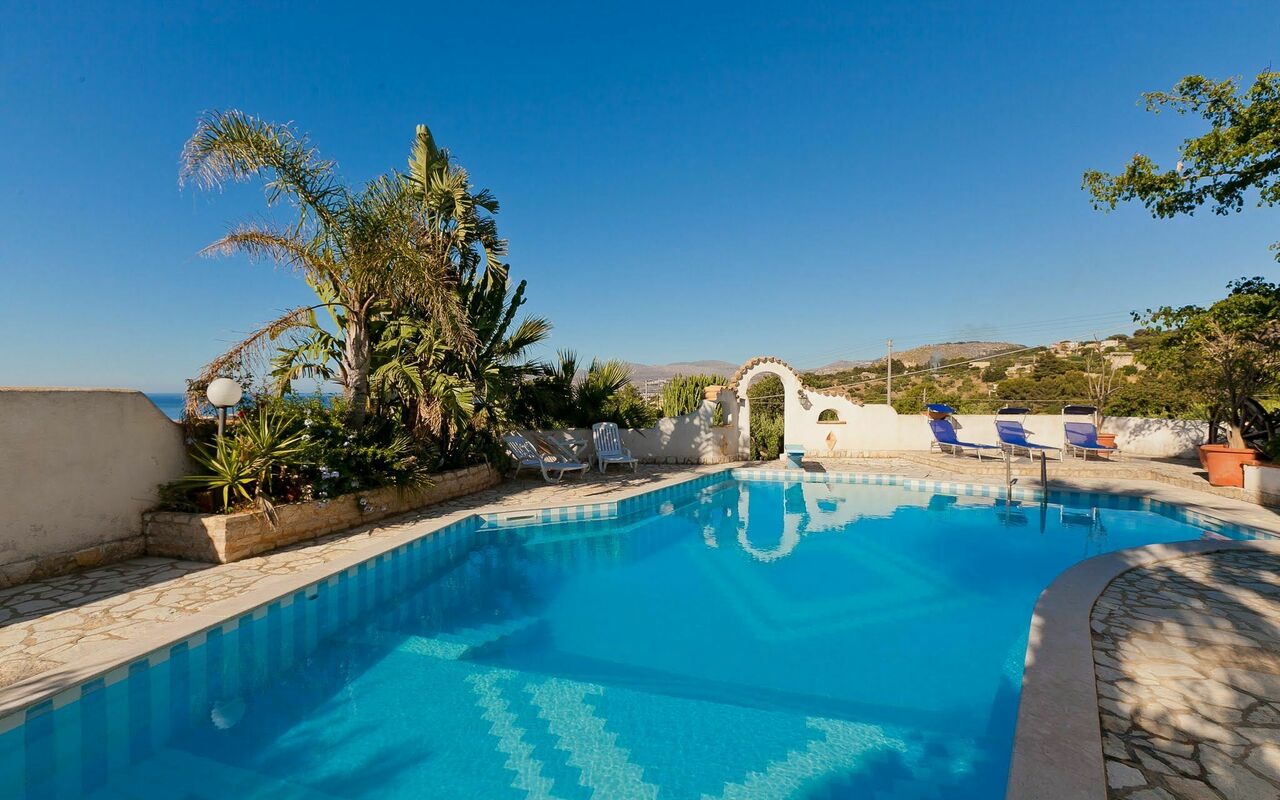 Villa Erice: Piscina