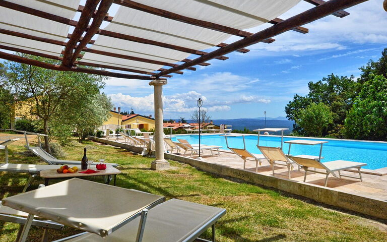 Le Querciolaie with Geothermal Pool: Giardino, Piscina