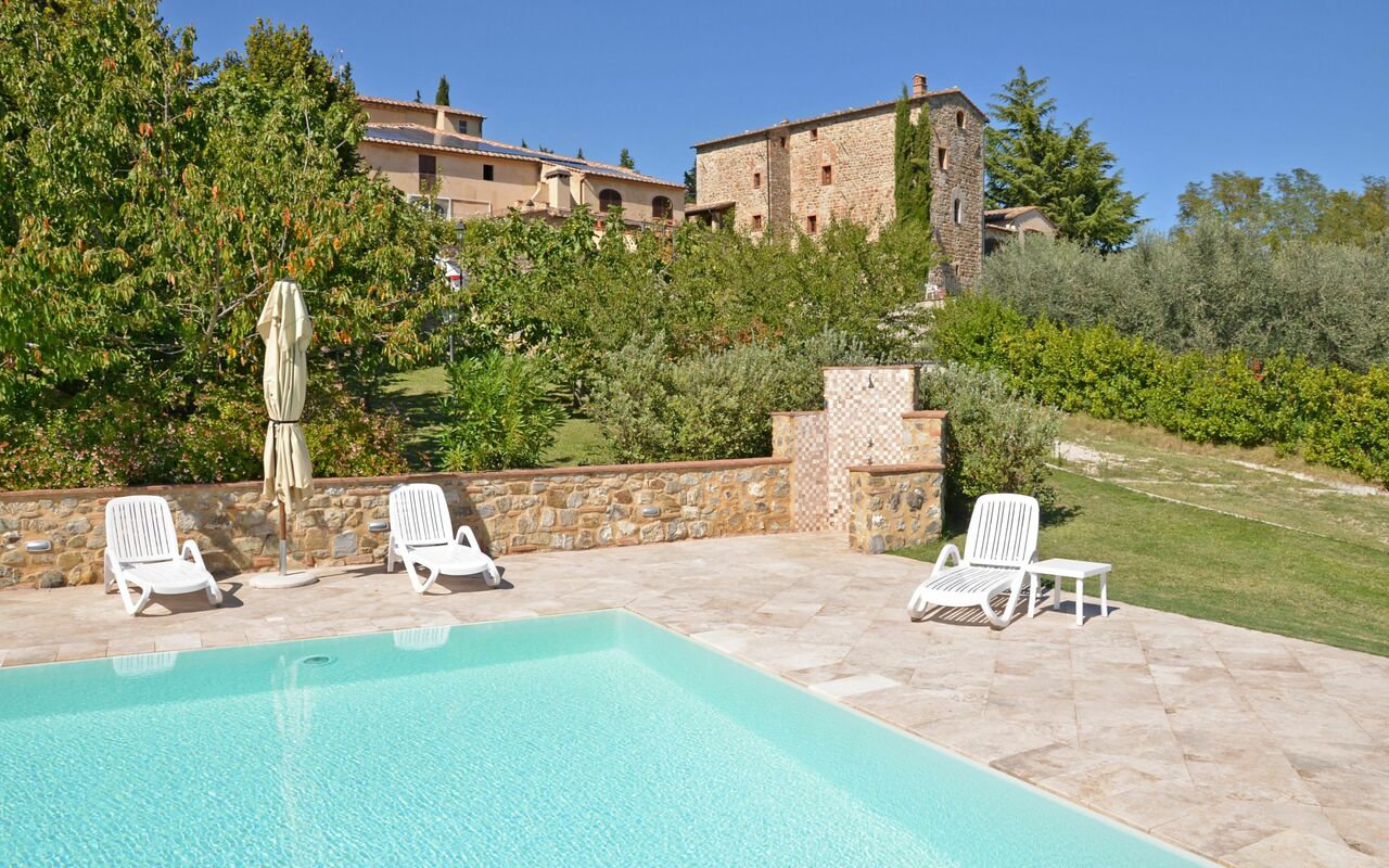 Dante: Esterni, Giardino, Piscina