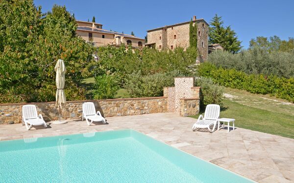 Dante: Esterni, Giardino, Piscina