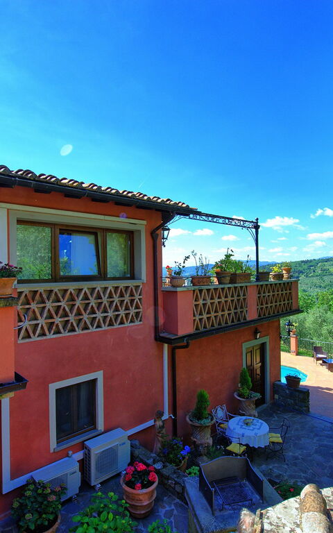 Casa Vania: all'aperto, Esterni