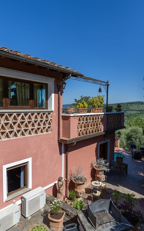 Casa Vania: all'aperto, Esterni