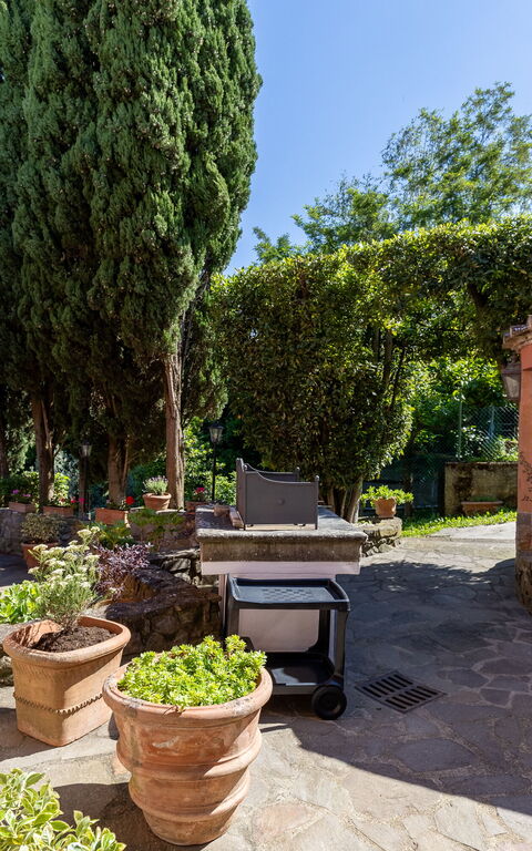 Casa Vania: all'aperto, Esterni