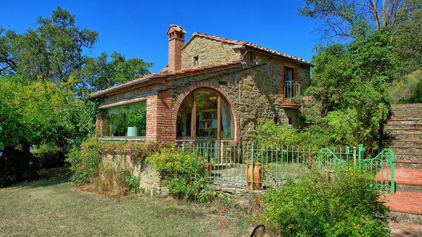 Gellino: Esterni, Giardino